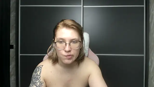 Reginasmilee online show from 02.05.25