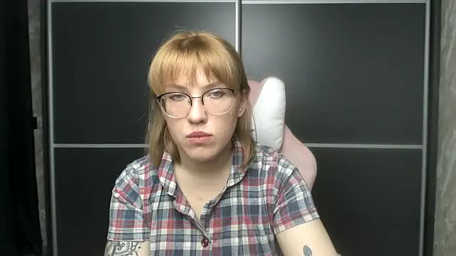 Reginasmilee online show from 02.07.25