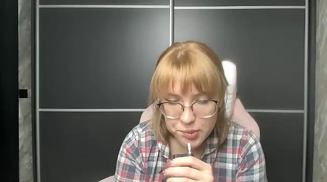Reginasmilee online show from 02.07.25