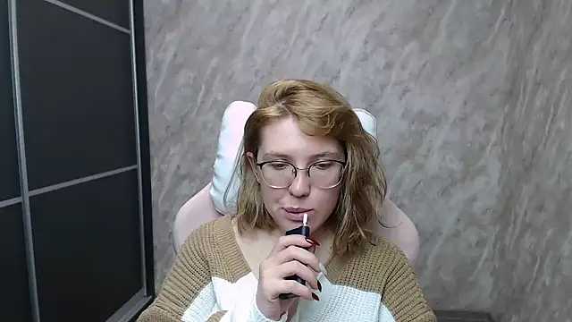 Reginasmilee online show from 02.15.25