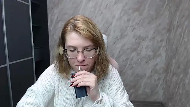 Reginasmilee online show from 02.18.25