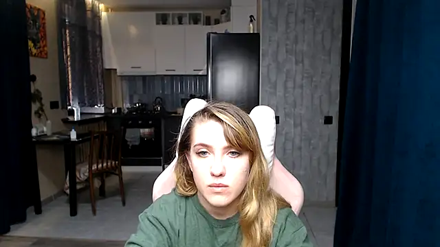 Reginasmilee online show from 09.27.25