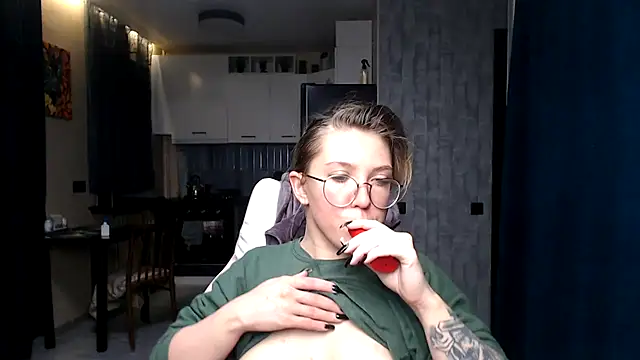 Reginasmilee online show from 09.30.25