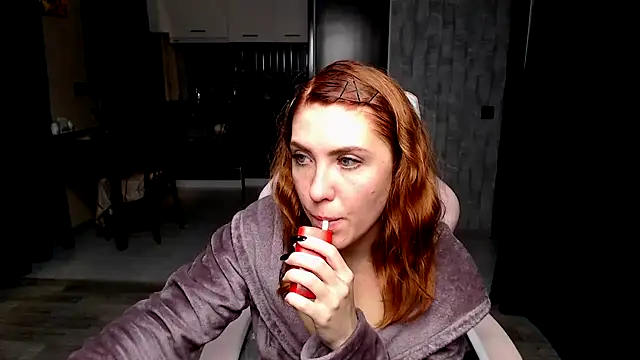 Reginasmilee online show from 10.03.25