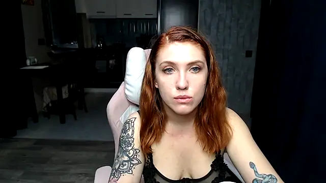 Reginasmilee online show from 10.03.25