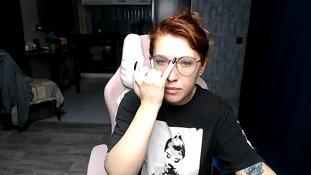 Reginasmilee online show from 10.15.25