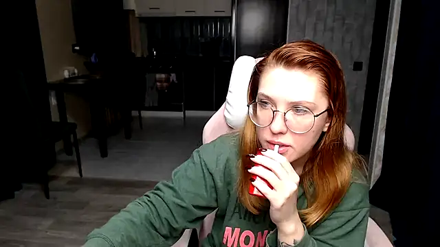 Reginasmilee online show from 11.01.25