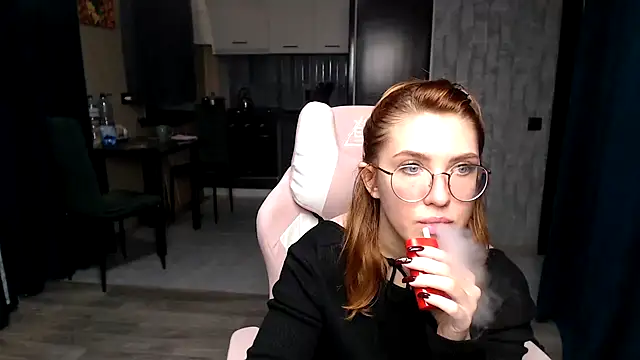 Reginasmilee online show from 11.05.25