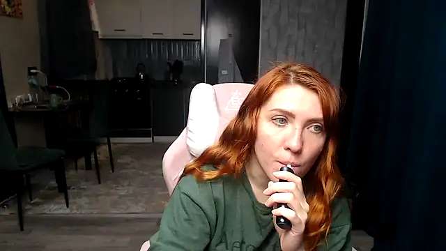 Reginasmilee online show from 04.10.26