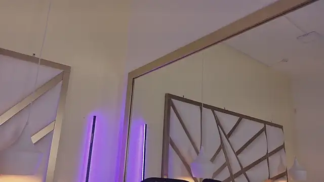Austin Reeds  online show from 07.03.26
