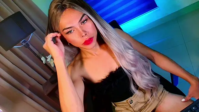 Snapshot of sweetcindycum chatting on 07.15.26 sweetcindycum online show from 07.15.26