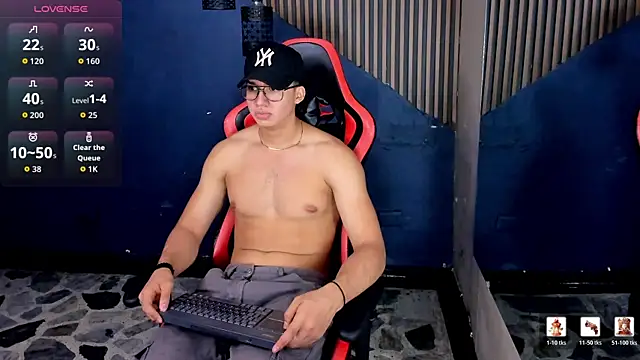 Snapshot of Axxel_Muscle chatting on 07.06.26 Axxel Muscle online show from 07.06.26