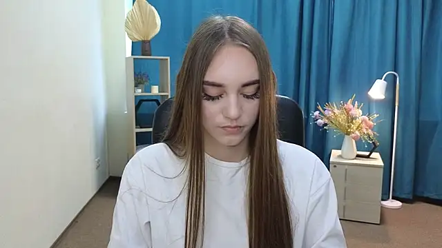 Snapshot of SlyviaObringer chatting on 07.03.26 SlyviaObringer online show from 07.03.26