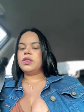 Snapshot of AliceStarshine chatting on 10.14.25 AliceStarshine online show from 10.14.25