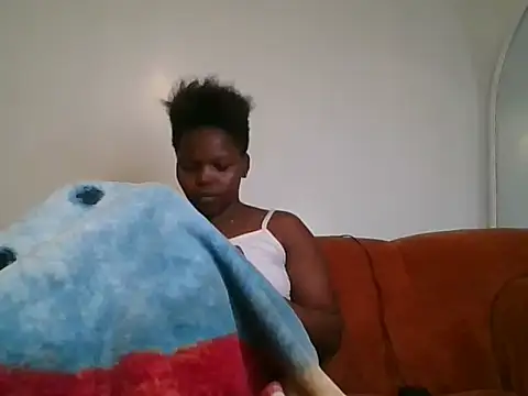 Snapshot of petite_shakes chatting on 07.08.26 petite shakes online show from 07.08.26