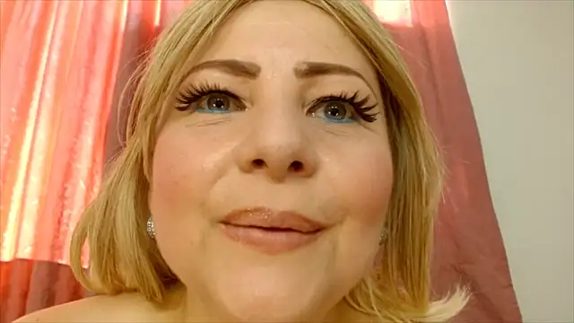 Snapshot of katiasupreme1 chatting on 01.15.25 katiasupreme1 online show from 01.15.25