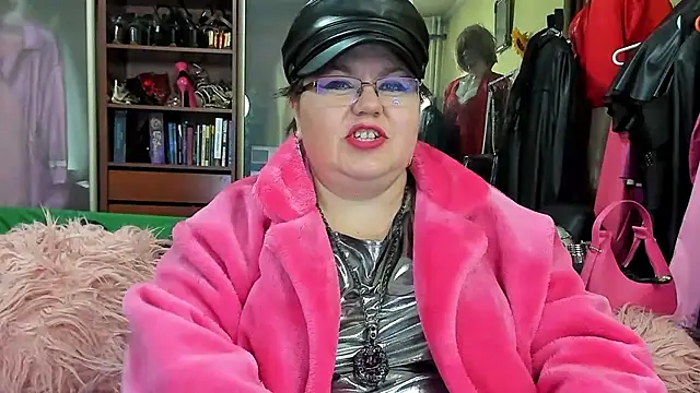 Snapshot of KaryQueen chatting on 12.04.24 KaryQueen online show from 12.04.24