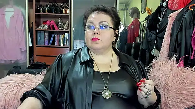 Snapshot of KaryQueen chatting on 12.17.24 KaryQueen online show from 12.17.24