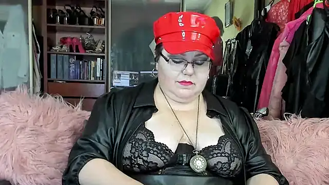 Snapshot of KaryQueen chatting on 02.15.25 KaryQueen online show from 02.15.25