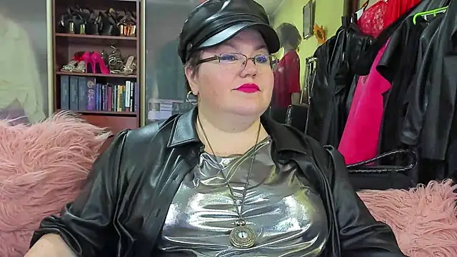 Snapshot of KaryQueen chatting on 03.05.25 KaryQueen online show from 03.05.25