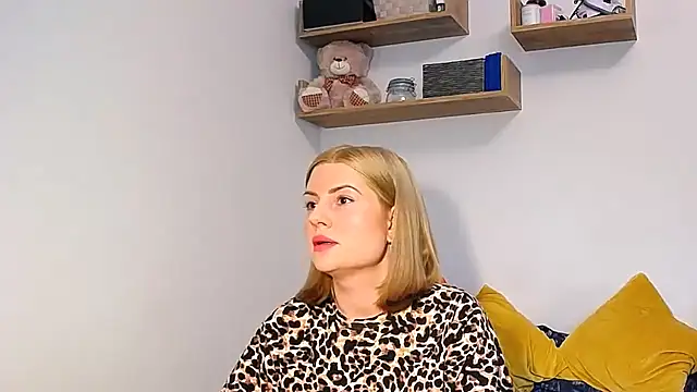 Snapshot of alisenties chatting on 09.21.25 alisenties online show from 09.21.25