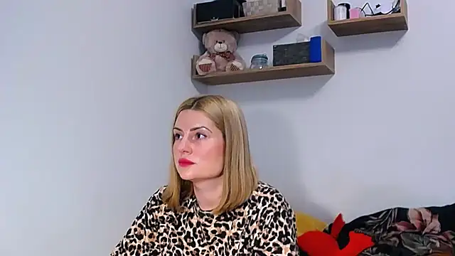 Snapshot of alisenties chatting on 10.08.25 alisenties online show from 10.08.25