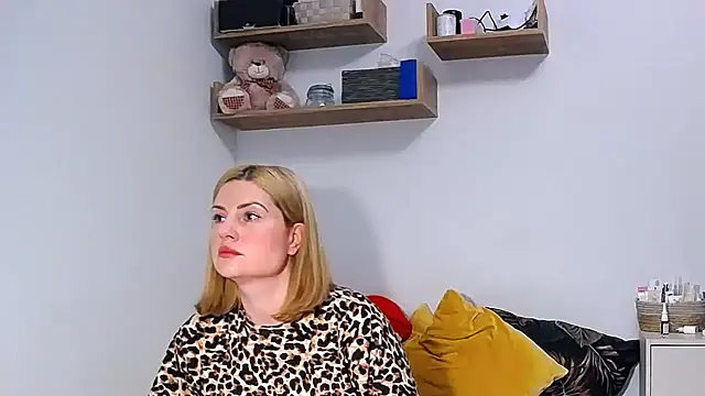 Snapshot of alisenties chatting on 10.11.25 alisenties online show from 10.11.25