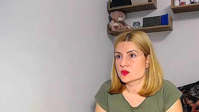 Snapshot of alisenties chatting on 11.06.25 alisenties online show from 11.06.25