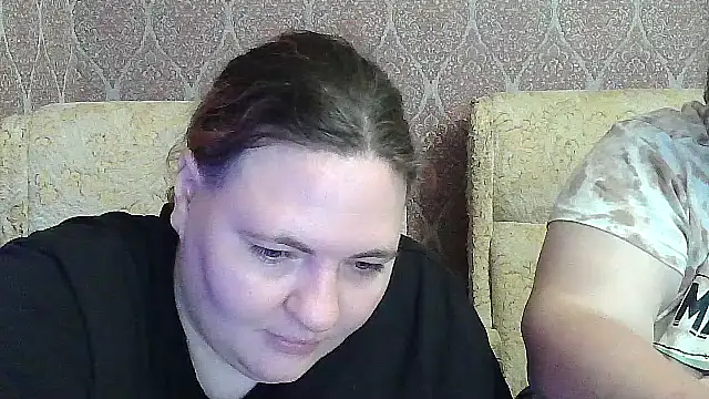 Snapshot of AlbertaAndSharon chatting on 07.14.26 AlbertaAndSharon online show from 07.14.26