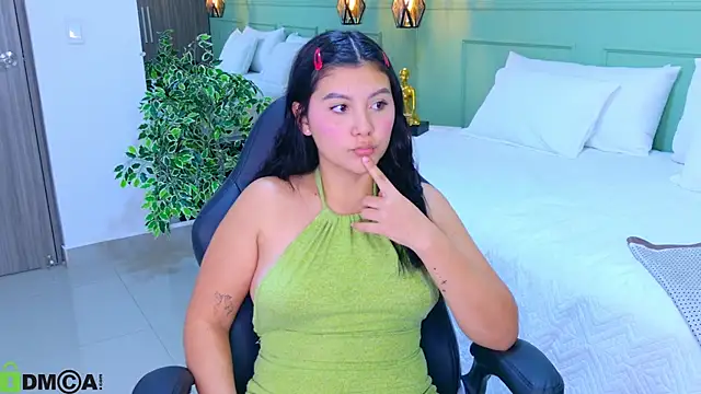 Snapshot of EMILIIA__LUXE__ chatting on 07.14.26 EMILIIA LUXE online show from 07.14.26