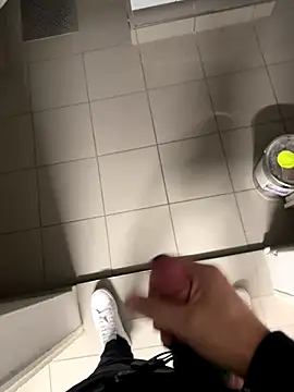 swissboy22 online show from 10.29.25