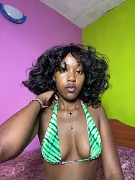Snapshot of Sumeia chatting on 07.21.26 Sumeia online show from 07.21.26