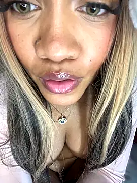 riri brunnete online show from 12.04.24