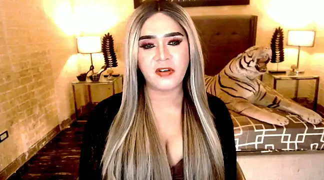 BigCumHuntersxx online show from 01.19.25