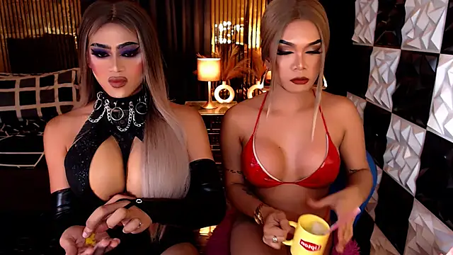 Snapshot of BigCockJewel chatting on 04.09.26 BigCockJewel online show from 04.09.26