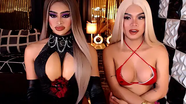 Snapshot of BigCockJewel chatting on 04.12.26 BigCockJewel online show from 04.12.26