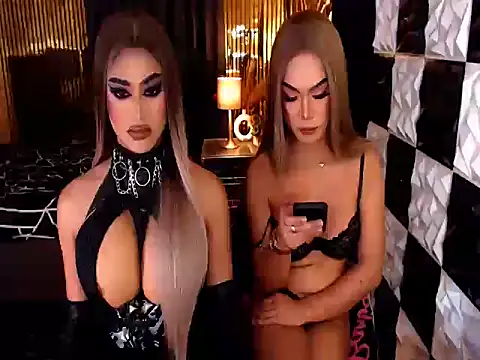 Snapshot of BigCockJewel chatting on 04.16.26 BigCockJewel online show from 04.16.26