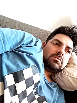 Snapshot of robredoj chatting on 11.02.25 robredoj online show from 11.02.25