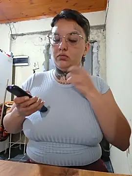 Snapshot of Reina00 chatting on 07.27.26 Reina00 online show from 07.27.26