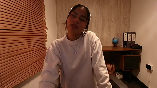 Snapshot of aisha_leenns chatting on 08.06.26 aisha leenns online show from 08.06.26