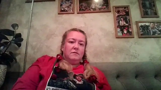 HappyCurvyMama online show from 08.05.26