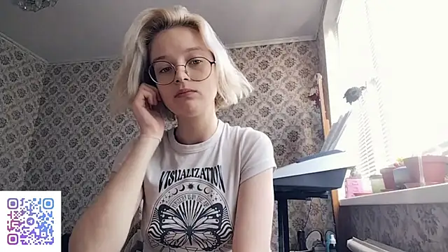 Snapshot of Smartemilia chatting on 08.03.26 Smartemilia online show from 08.03.26