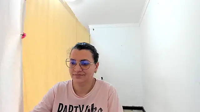 MARILYN GARCIA online show from 10.25.25