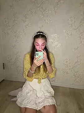 Shy Little Mia online show from 08.07.26