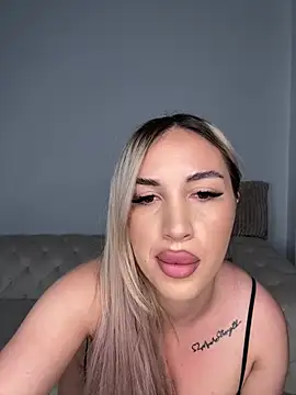 CurvyBlondiee online show from 08.06.26
