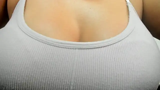 Snapshot of Emilia_Betancourt0923 chatting on 08.08.26 Emilia Betancourt0923 online show from 08.08.26