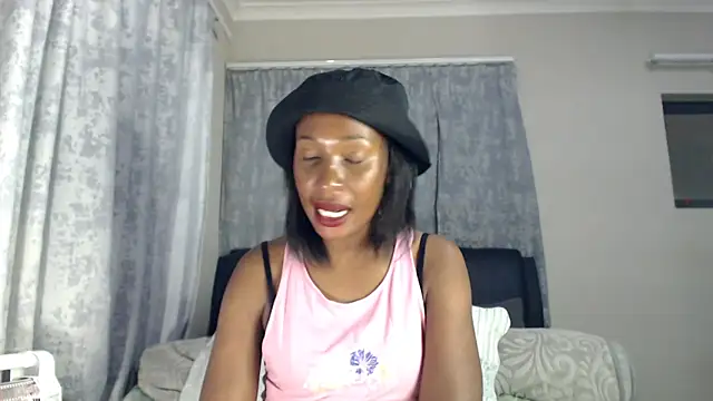 Snapshot of leanna23 chatting on 10.12.25 leanna23 online show from 10.12.25