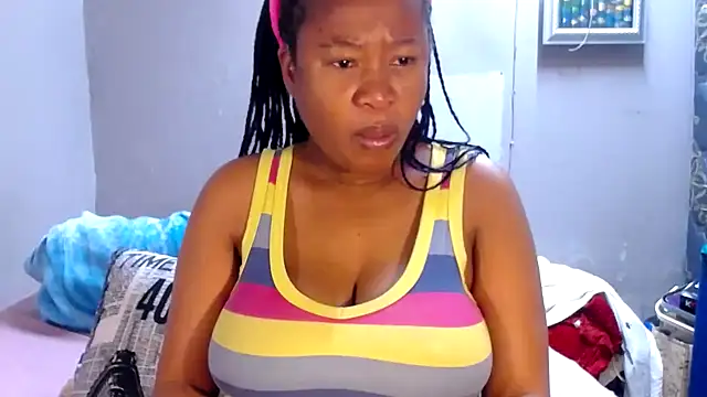 Snapshot of BigAreola26 chatting on 09.30.25 BigAreola26 online show from 09.30.25