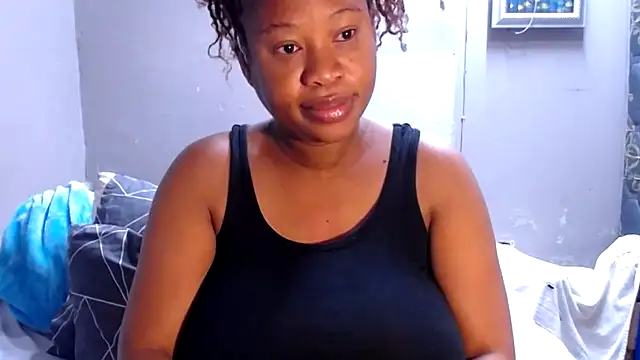 Snapshot of BigAreola26 chatting on 10.12.25 BigAreola26 online show from 10.12.25