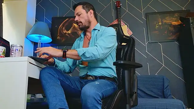 Snapshot of ChrisKox chatting on 09.18.25 ChrisKox online show from 09.18.25